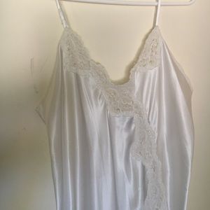 Nightie with lace detailing